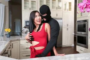 Người chồng bận rộn công việc, bà xã tìm trai lạ trên ứng dụng ghép đôi