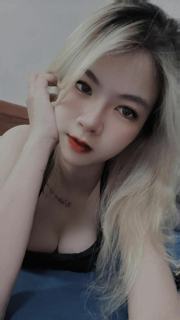 Một gã gầy gò đến khách sạn để quan hệ tình dục với một cô gái trẻ 1998 tuổi có vòng 3 lớn, cô gái này đã bị quan hệ cho đến khi cô ấy phải van xin lòng thương xót...